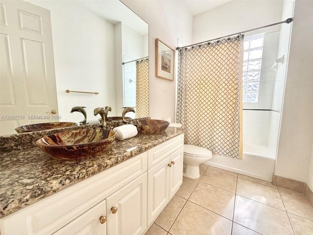 1141 Waterside Ln, Hollywood, FL 33019