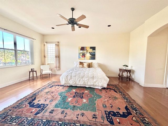 1141 Waterside Ln, Hollywood, FL 33019