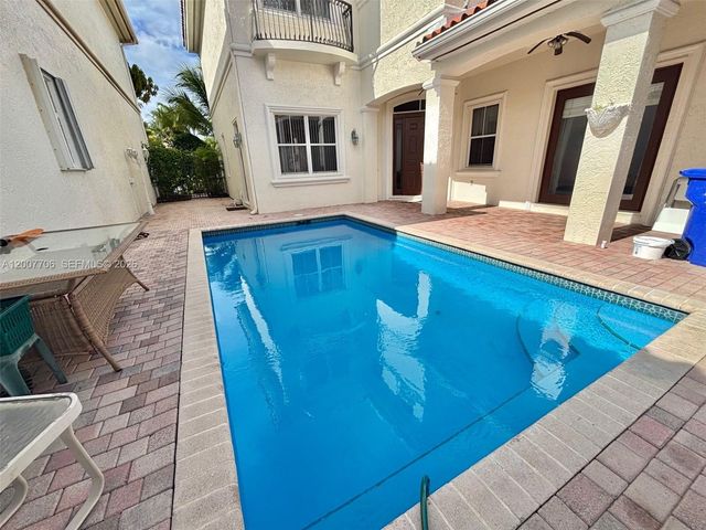 1141 Waterside Ln, Hollywood, FL 33019