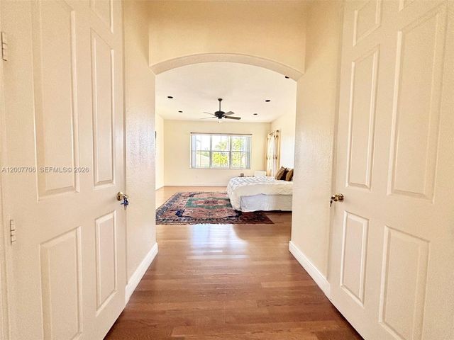 1141 Waterside Ln, Hollywood, FL 33019