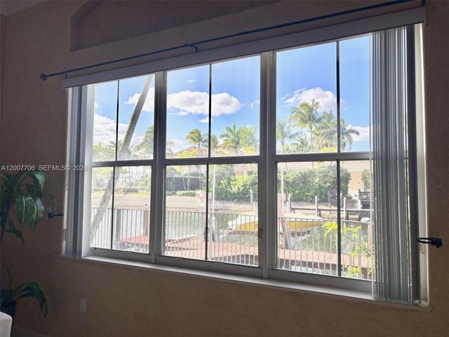 1141 Waterside Ln, Hollywood, FL 33019