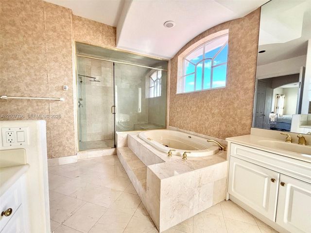 1141 Waterside Ln, Hollywood, FL 33019