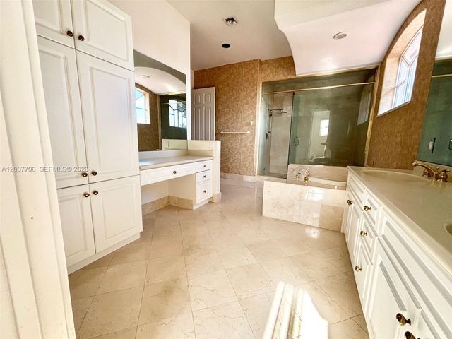 1141 Waterside Ln, Hollywood, FL 33019