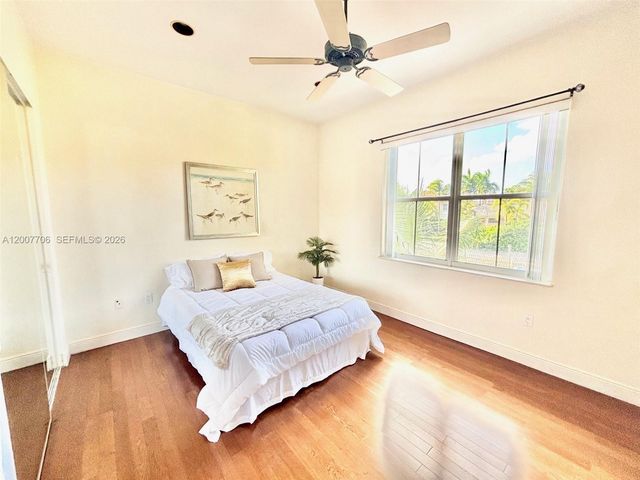 1141 Waterside Ln, Hollywood, FL 33019
