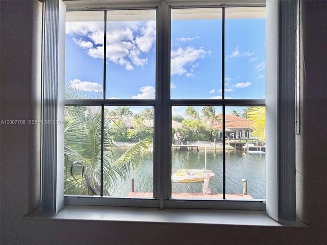1141 Waterside Ln, Hollywood, FL 33019
