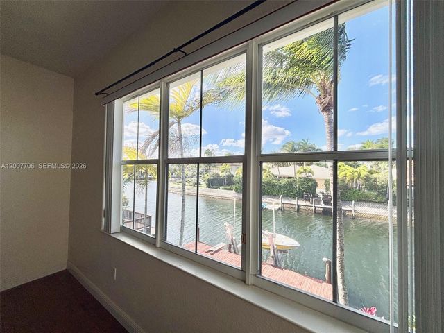 1141 Waterside Ln, Hollywood, FL 33019