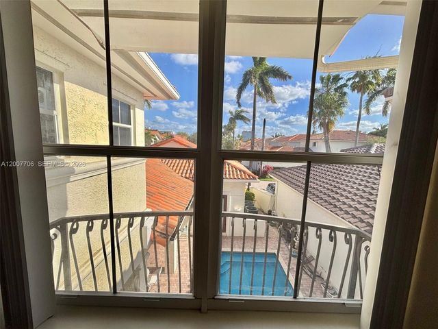 1141 Waterside Ln, Hollywood, FL 33019