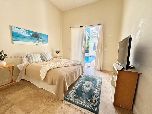 1141 Waterside Ln, Hollywood, FL 33019