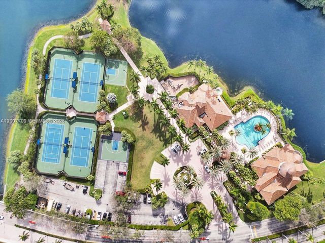 1141 Waterside Ln, Hollywood, FL 33019