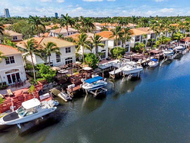 1141 Waterside Ln, Hollywood, FL 33019