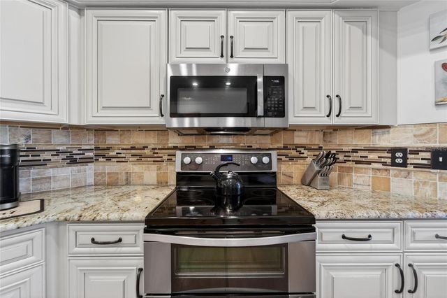 3522 FOX SQUIRREL LANE, Valrico, FL 33596