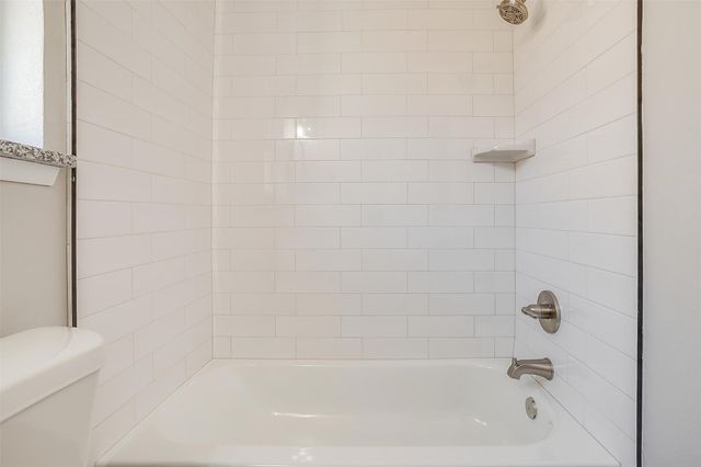 921 Willow Circle S, Burleson, TX 76028