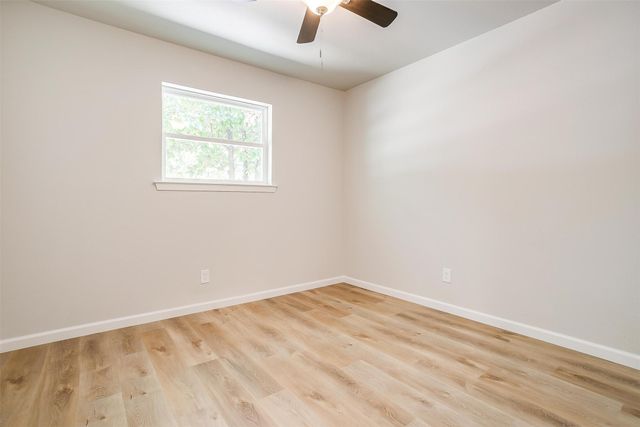 921 Willow Circle S, Burleson, TX 76028