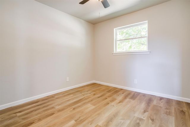 921 Willow Circle S, Burleson, TX 76028