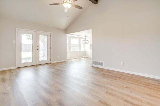 921 Willow Circle S, Burleson, TX 76028