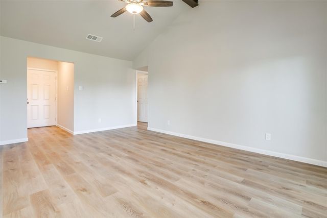 921 Willow Circle S, Burleson, TX 76028