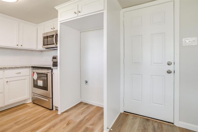 921 Willow Circle S, Burleson, TX 76028