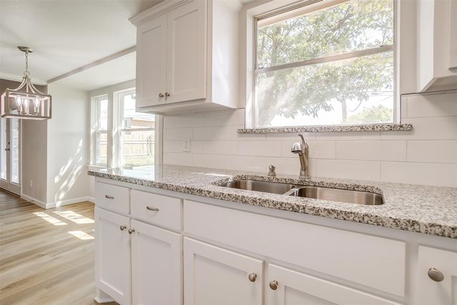 921 Willow Circle S, Burleson, TX 76028