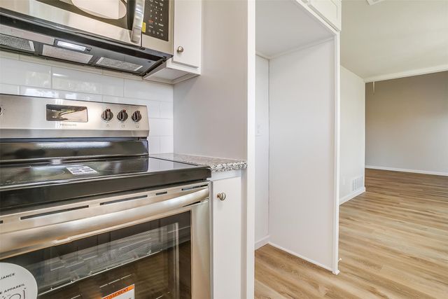 921 Willow Circle S, Burleson, TX 76028