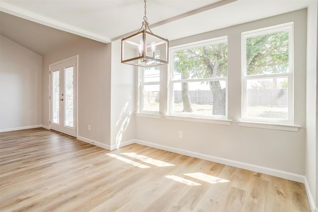 921 Willow Circle S, Burleson, TX 76028