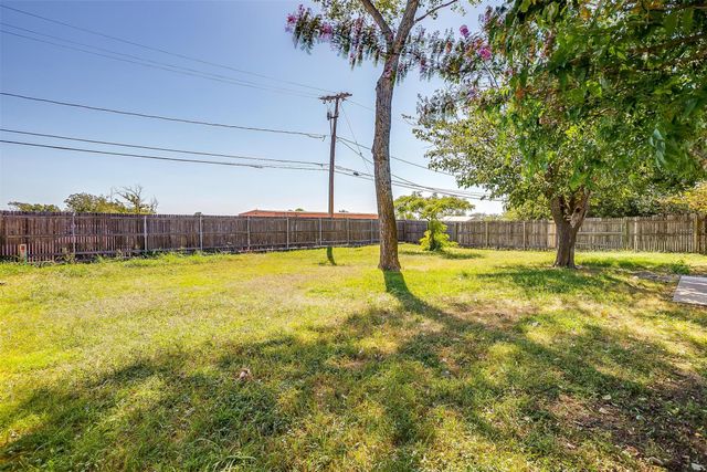 921 Willow Circle S, Burleson, TX 76028