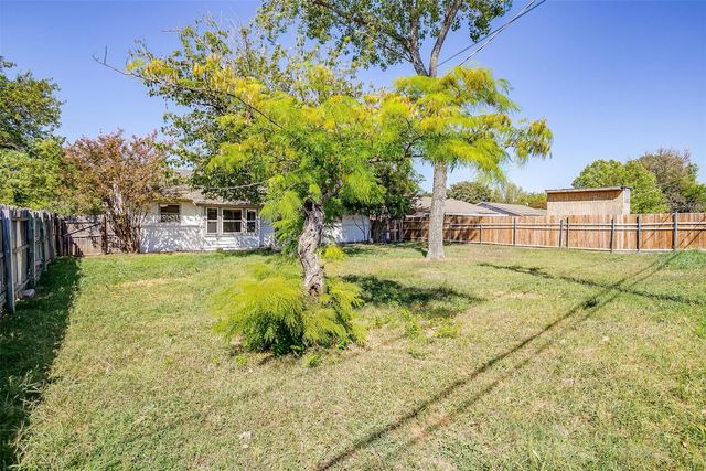 921 Willow Circle S, Burleson, TX 76028