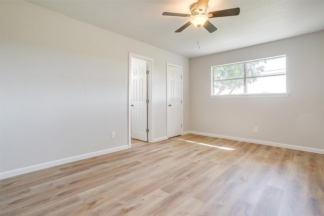 921 Willow Circle S, Burleson, TX 76028