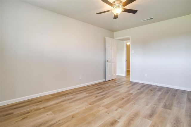 921 Willow Circle S, Burleson, TX 76028