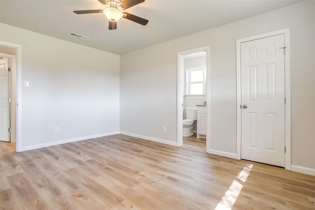 921 Willow Circle S, Burleson, TX 76028