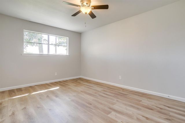 921 Willow Circle S, Burleson, TX 76028