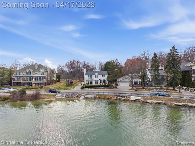 3700 Orchard Lake Road, West Bloomfield, MI 48324