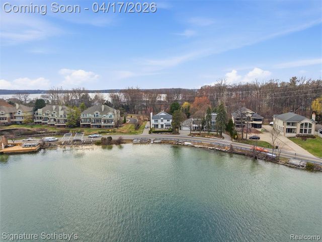 3700 Orchard Lake Road, West Bloomfield, MI 48324