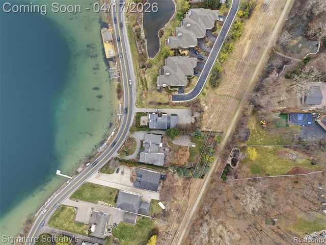 3700 Orchard Lake Road, West Bloomfield, MI 48324