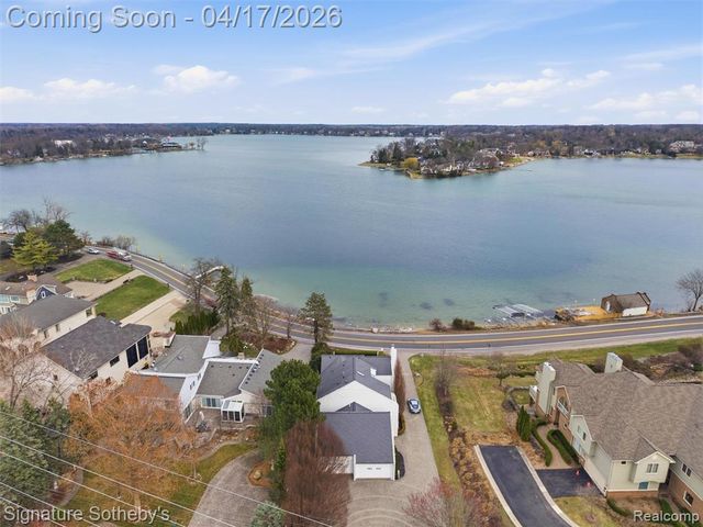 3700 Orchard Lake Road, West Bloomfield, MI 48324