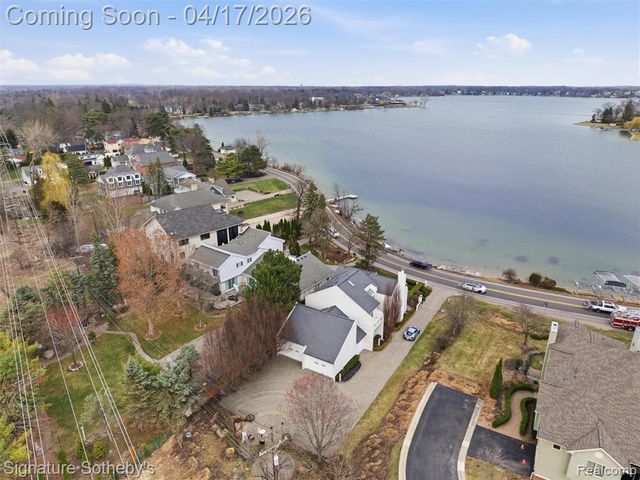 3700 Orchard Lake Road, West Bloomfield, MI 48324