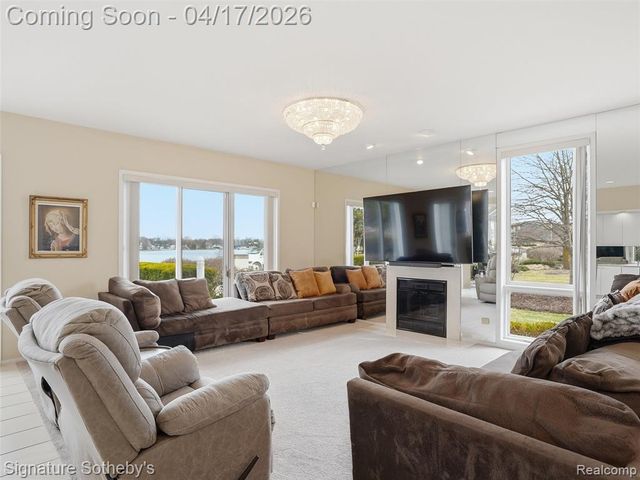 3700 Orchard Lake Road, West Bloomfield, MI 48324
