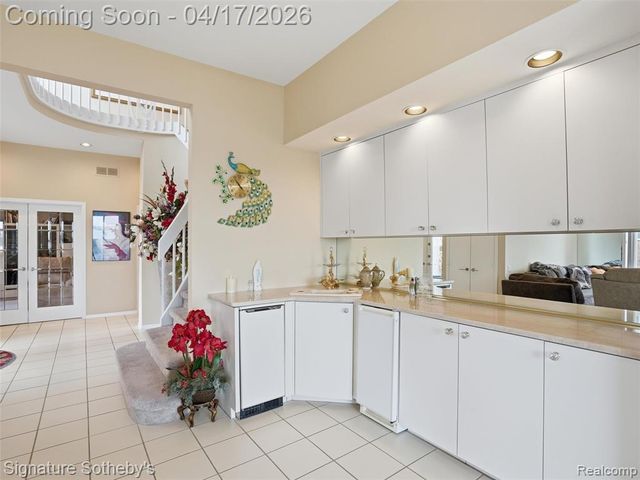 3700 Orchard Lake Road, West Bloomfield, MI 48324