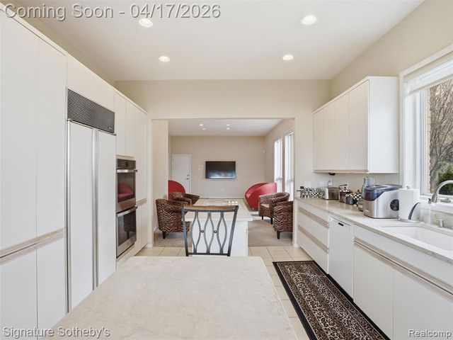 3700 Orchard Lake Road, West Bloomfield, MI 48324