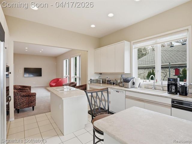 3700 Orchard Lake Road, West Bloomfield, MI 48324