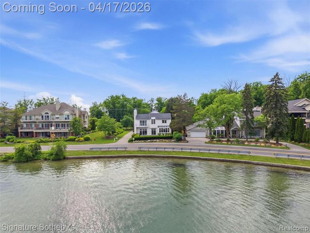 3700 Orchard Lake Road, West Bloomfield, MI 48324