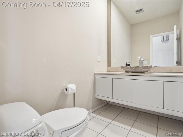 3700 Orchard Lake Road, West Bloomfield, MI 48324