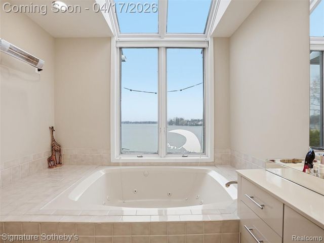 3700 Orchard Lake Road, West Bloomfield, MI 48324