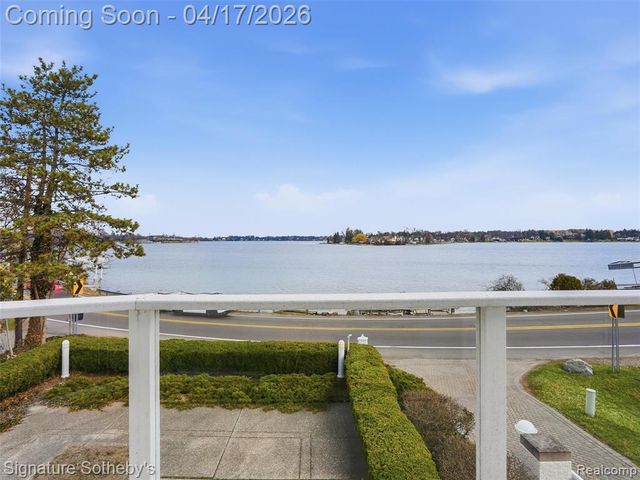 3700 Orchard Lake Road, West Bloomfield, MI 48324