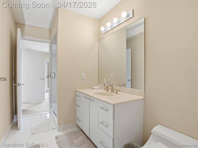 3700 Orchard Lake Road, West Bloomfield, MI 48324