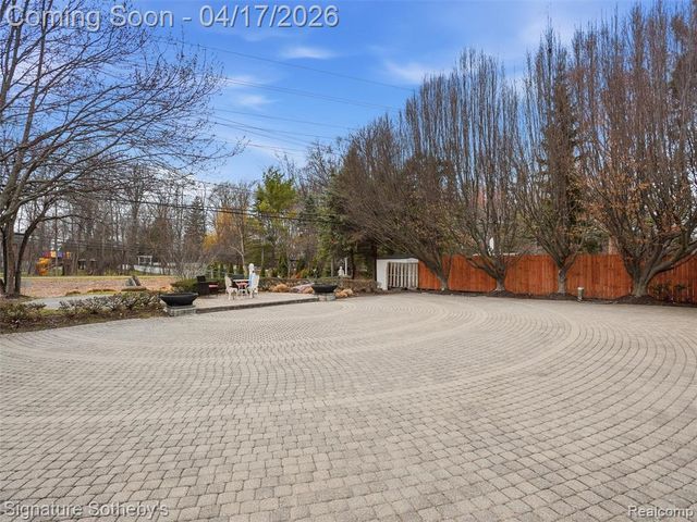 3700 Orchard Lake Road, West Bloomfield, MI 48324