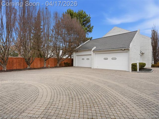 3700 Orchard Lake Road, West Bloomfield, MI 48324