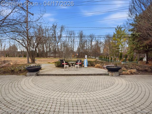3700 Orchard Lake Road, West Bloomfield, MI 48324