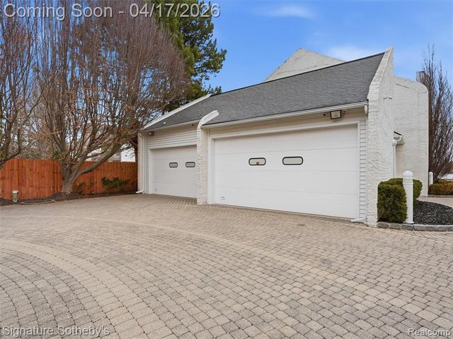 3700 Orchard Lake Road, West Bloomfield, MI 48324