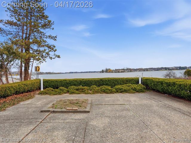 3700 Orchard Lake Road, West Bloomfield, MI 48324
