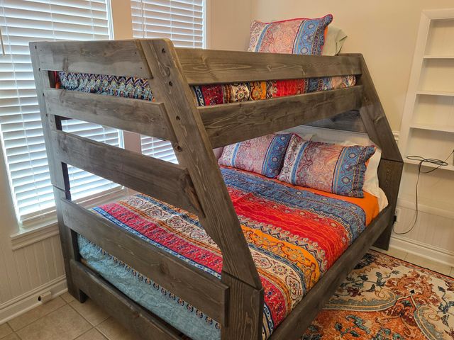 212 W College Street, Branson, MO 65616